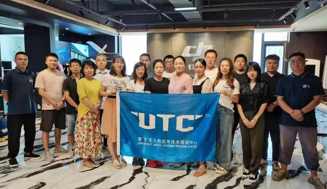 無人機(jī)航拍技術(shù)培訓(xùn)班在山西龍城分校成功舉辦